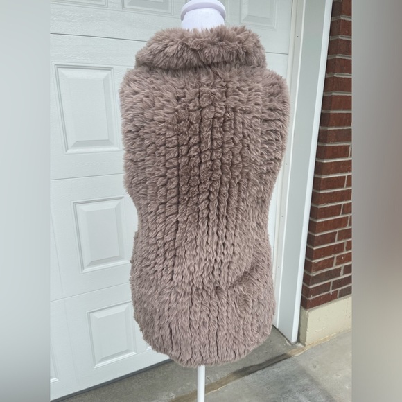 Soft Surroundings Taupe Faux Fur Draped Vest, Size Medium - Picture 3 of 10